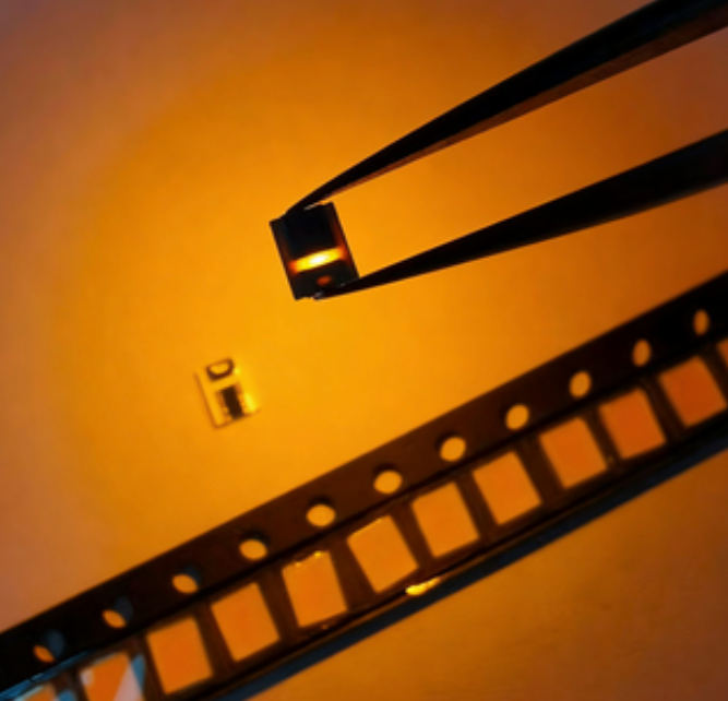 2000K Amber 2835 SMD LED Chip. 1000pcs - 图片 2